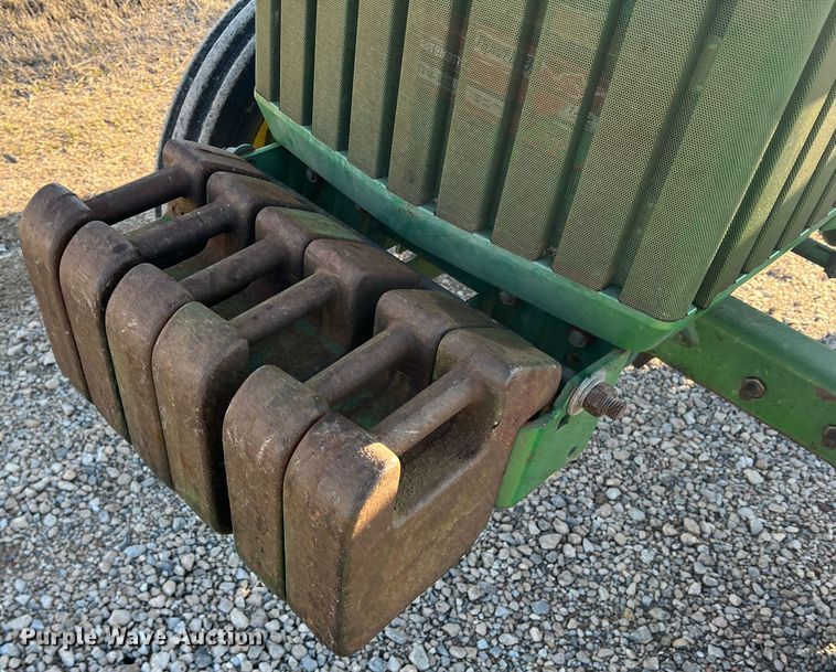 image for item DS2846 1992 John Deere 870  tractor