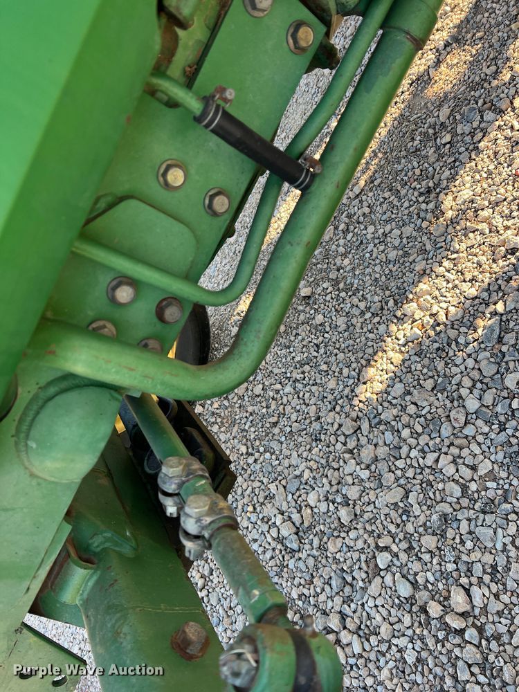 image for item DS2846 1992 John Deere 870  tractor