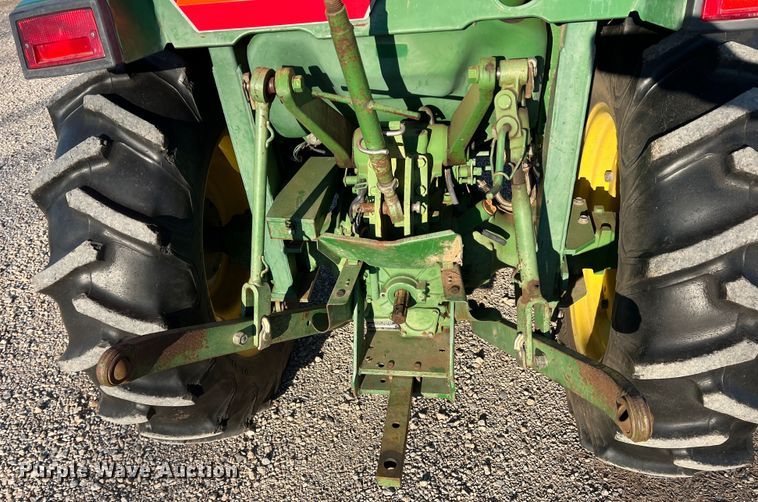 image for item DS2846 1992 John Deere 870  tractor