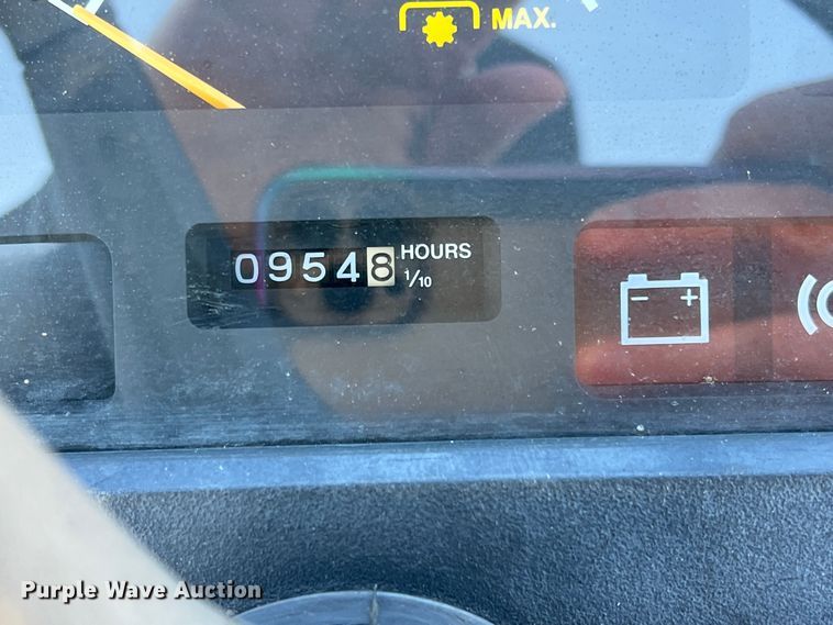 image for item DS2846 1992 John Deere 870  tractor