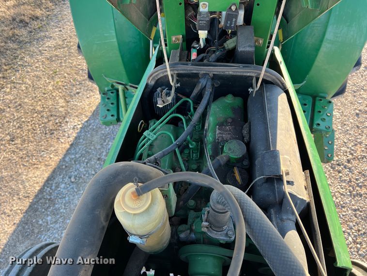 image for item DS2846 1992 John Deere 870  tractor