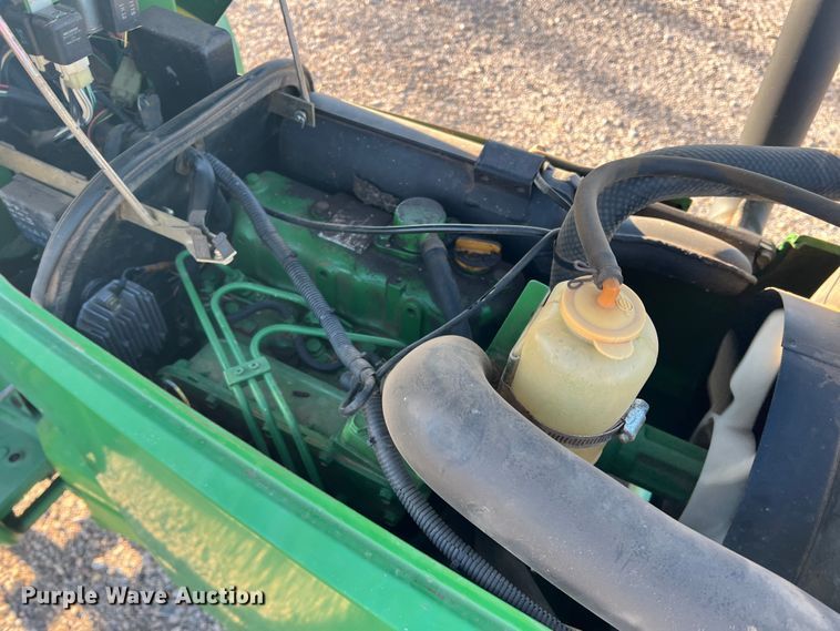 image for item DS2846 1992 John Deere 870  tractor