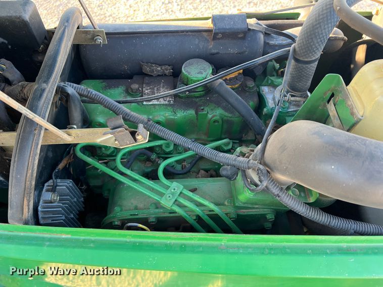 image for item DS2846 1992 John Deere 870  tractor