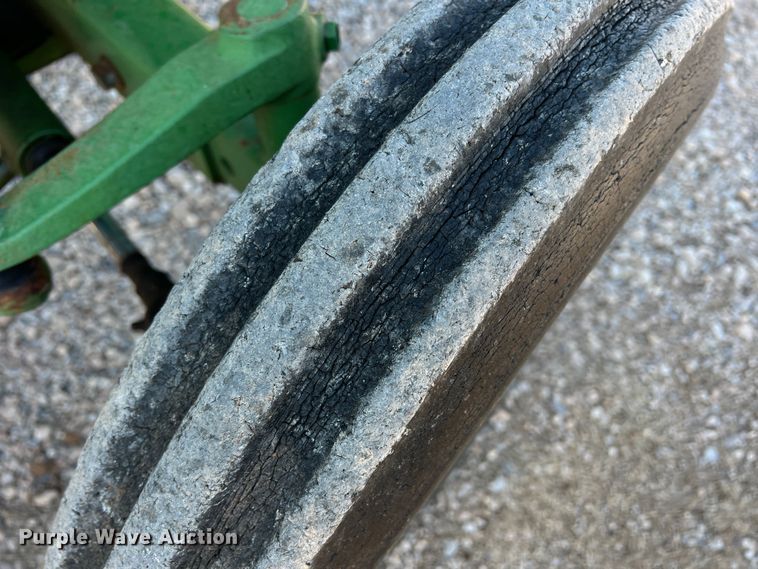 image for item DS2846 1992 John Deere 870  tractor