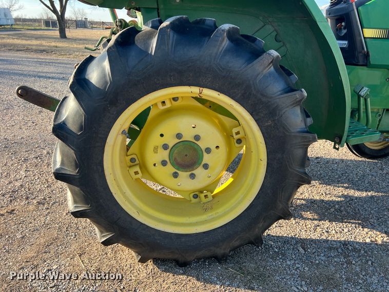 image for item DS2846 1992 John Deere 870  tractor