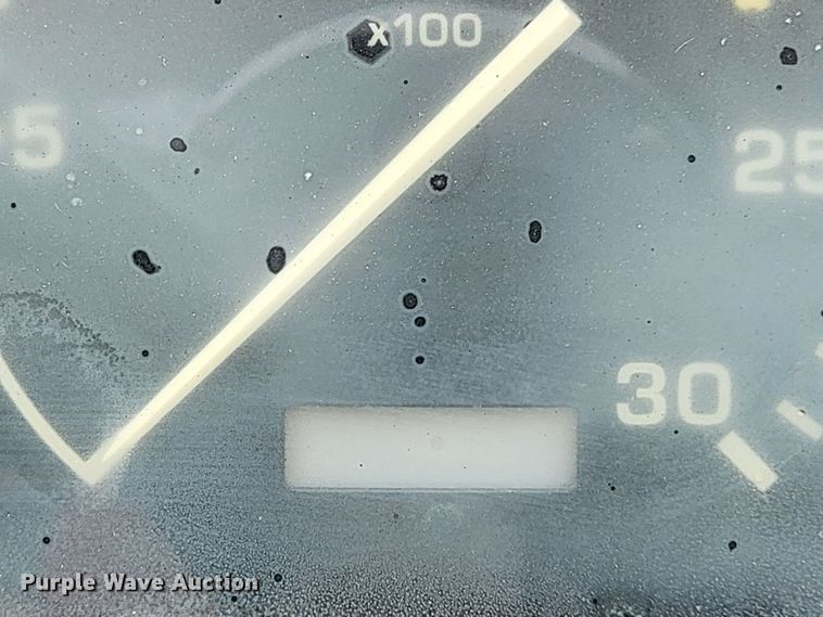 image for item HG9450 2001 John Deere 5105  tractor