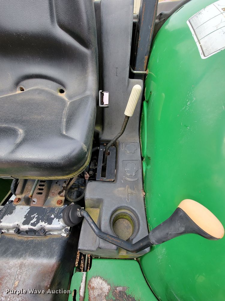 image for item HG9450 2001 John Deere 5105  tractor