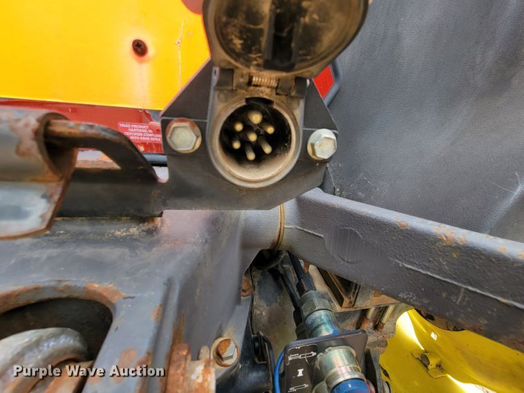 image for item HG9450 2001 John Deere 5105  tractor