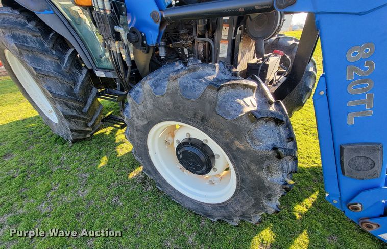 image for item HG9461 New Holland TD95D  MFWD tractor