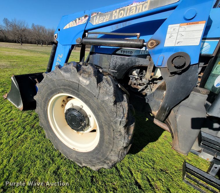 image for item HG9461 New Holland TD95D  MFWD tractor