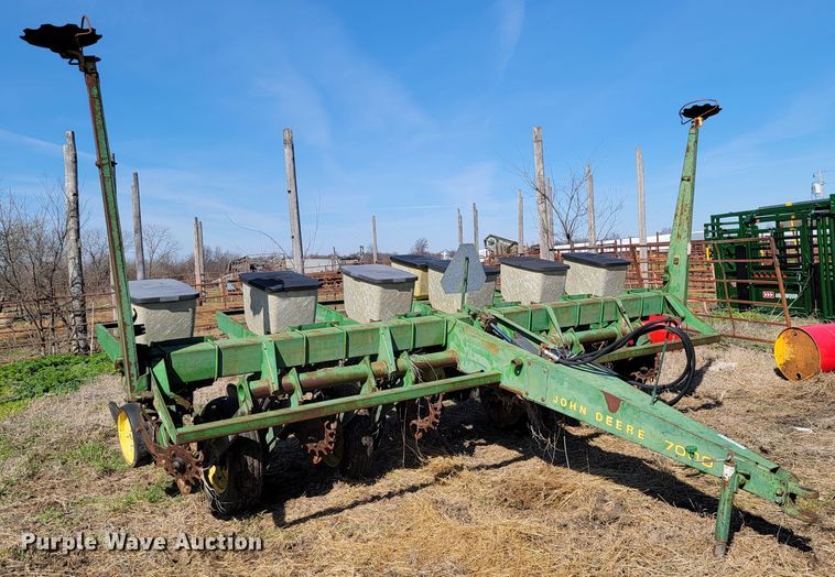 image for item HG9478 John Deere 7000  planter