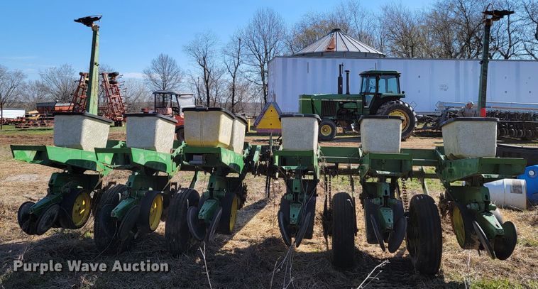 image for item HG9478 John Deere 7000  planter
