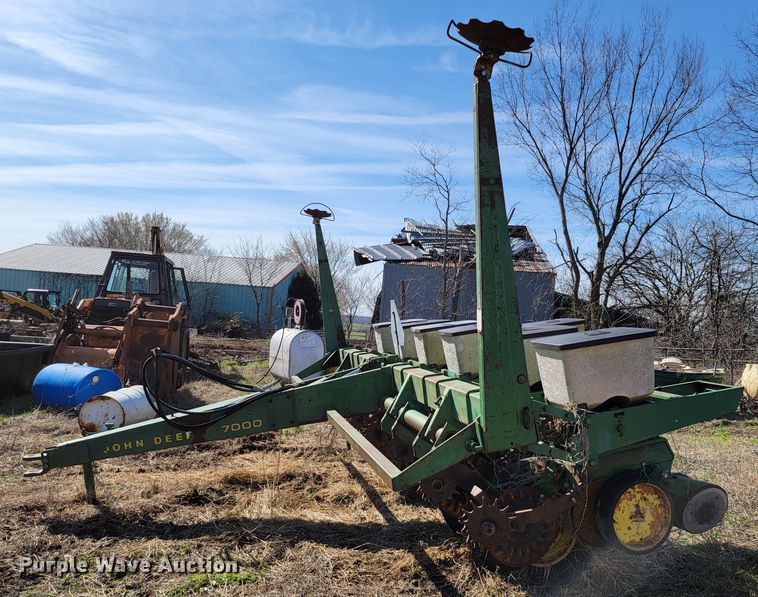 image for item HG9478 John Deere 7000  planter