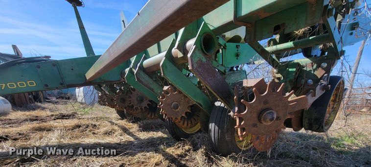 image for item HG9478 John Deere 7000  planter