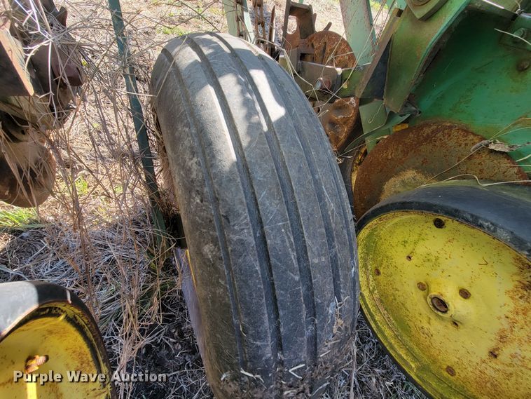 image for item HG9478 John Deere 7000  planter