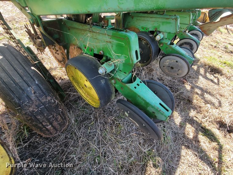 image for item HG9478 John Deere 7000  planter