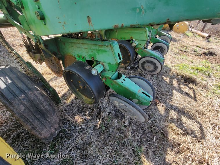 image for item HG9478 John Deere 7000  planter