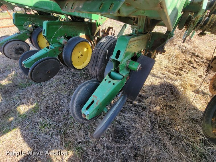 image for item HG9478 John Deere 7000  planter