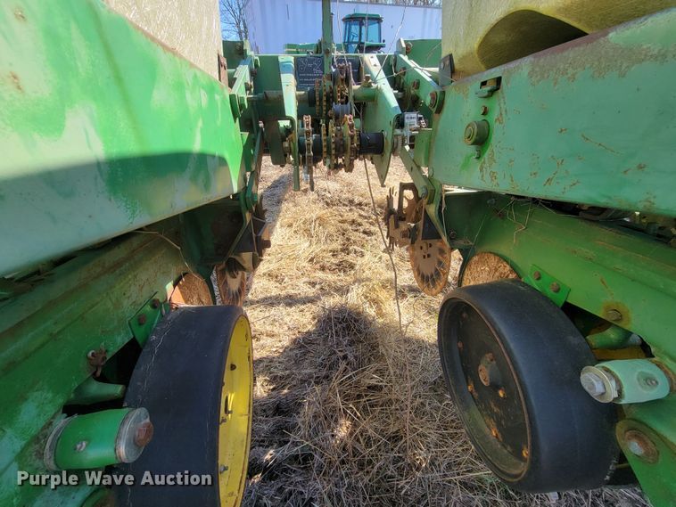 image for item HG9478 John Deere 7000  planter