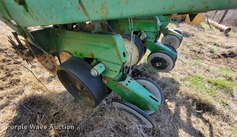 image for item HG9478 John Deere 7000  planter
