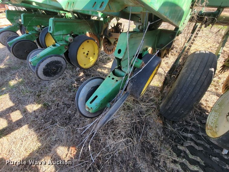 image for item HG9478 John Deere 7000  planter