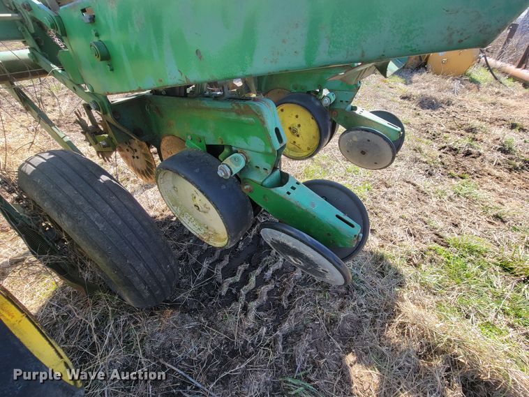 image for item HG9478 John Deere 7000  planter
