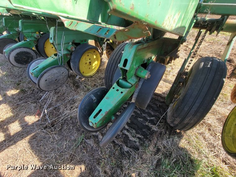 image for item HG9478 John Deere 7000  planter