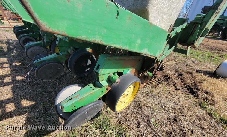 image for item HG9478 John Deere 7000  planter
