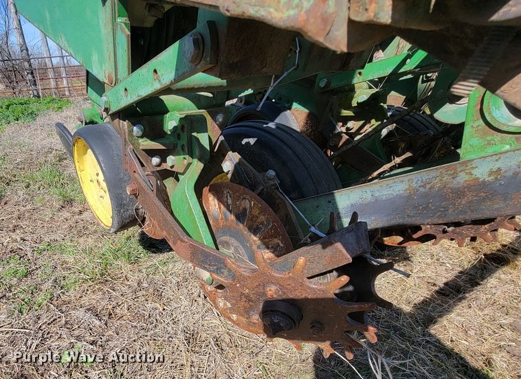 image for item HG9478 John Deere 7000  planter