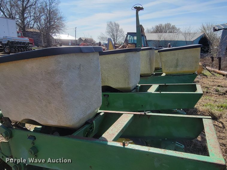 image for item HG9478 John Deere 7000  planter