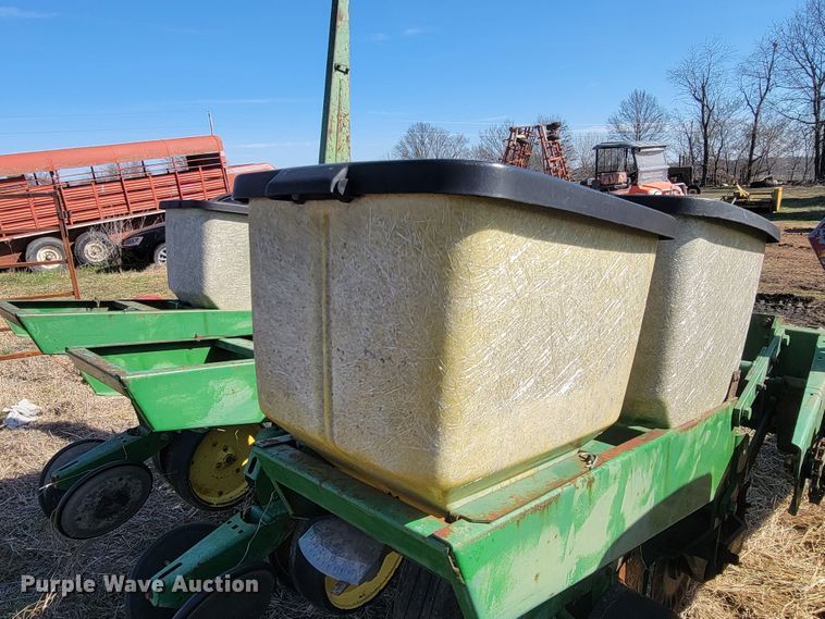 image for item HG9478 John Deere 7000  planter