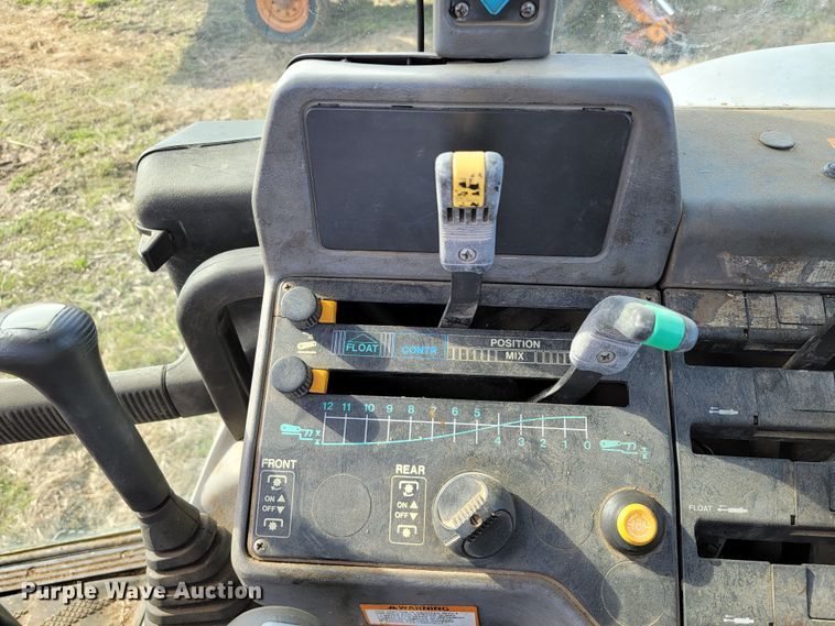 image for item HG9482 1994 White 6105  MFWD tractor