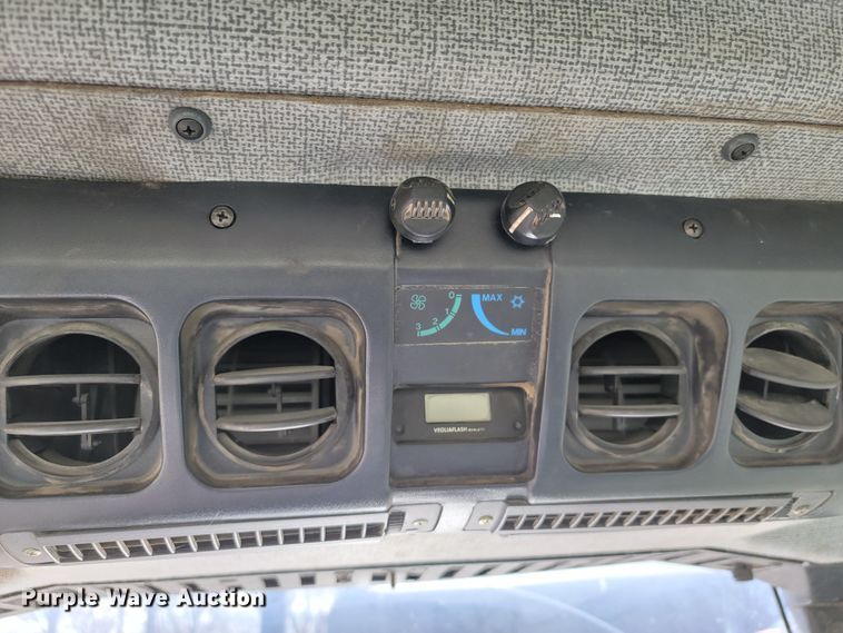 image for item HG9482 1994 White 6105  MFWD tractor