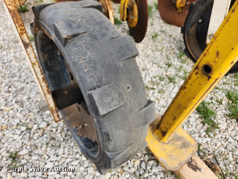 image for item JB9478 Buffalo 63000630  row crop cultivator