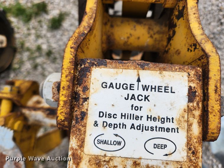 image for item JB9478 Buffalo 63000630  row crop cultivator