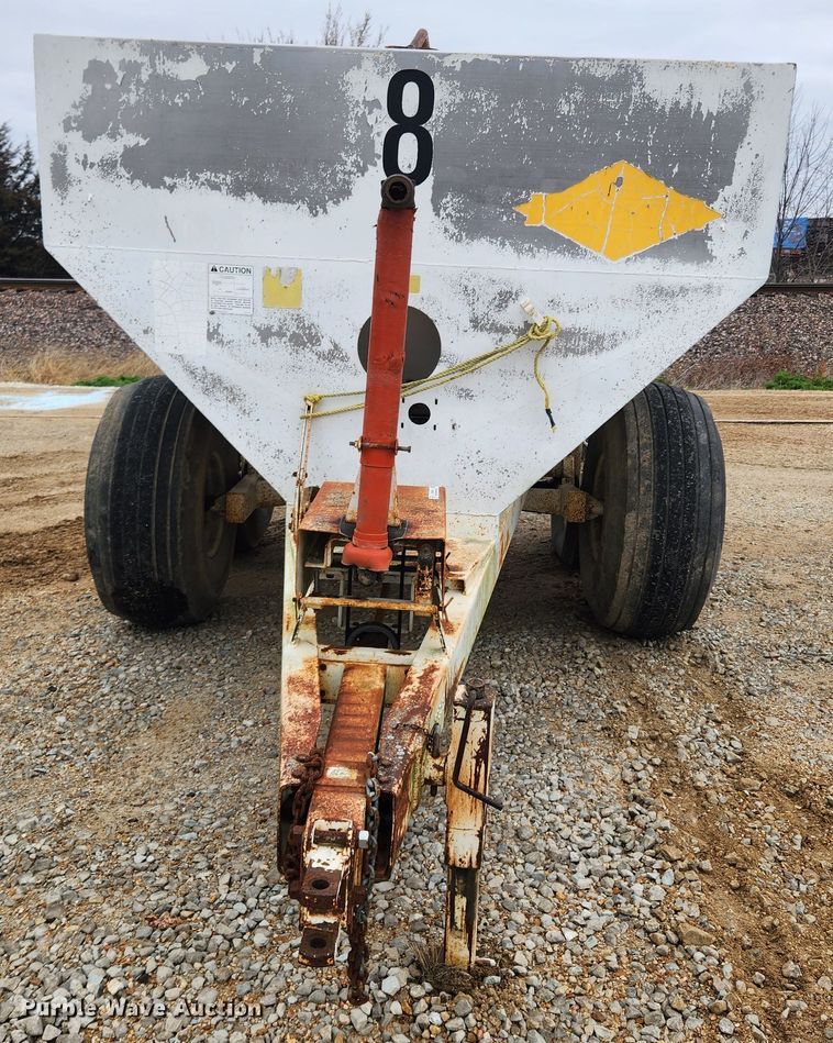 image for item JB9496 Dempster Clipper 200S  fertilizer spreader