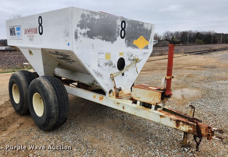 image for item JB9496 Dempster Clipper 200S  fertilizer spreader