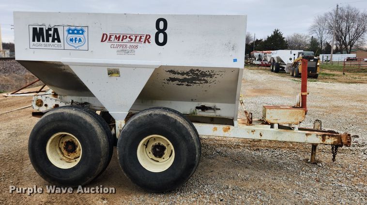 image for item JB9496 Dempster Clipper 200S  fertilizer spreader