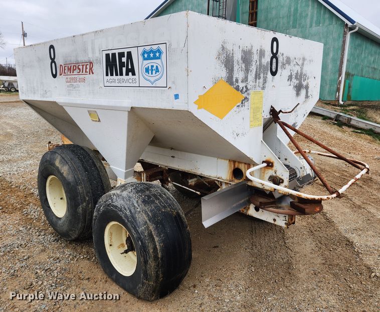 image for item JB9496 Dempster Clipper 200S  fertilizer spreader