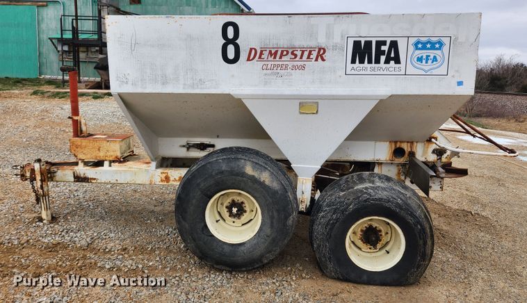 image for item JB9496 Dempster Clipper 200S  fertilizer spreader