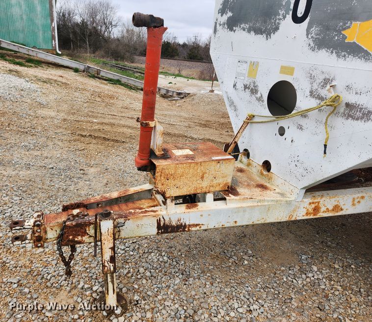 image for item JB9496 Dempster Clipper 200S  fertilizer spreader