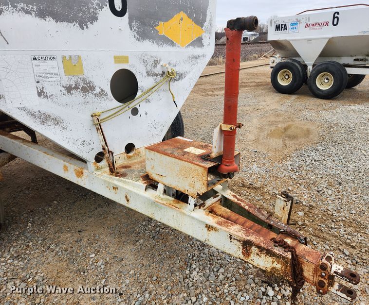 image for item JB9496 Dempster Clipper 200S  fertilizer spreader