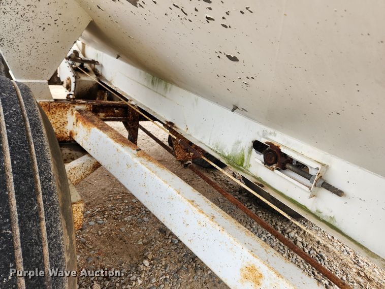 image for item JB9496 Dempster Clipper 200S  fertilizer spreader