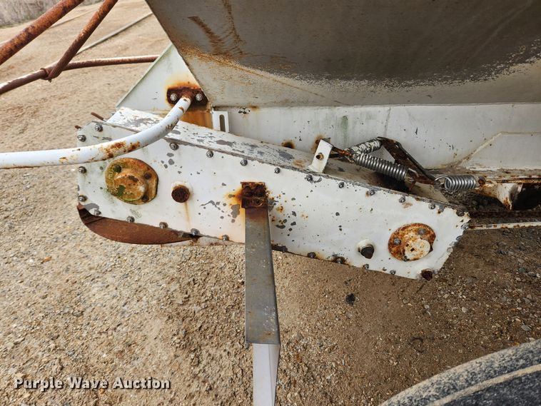 image for item JB9496 Dempster Clipper 200S  fertilizer spreader