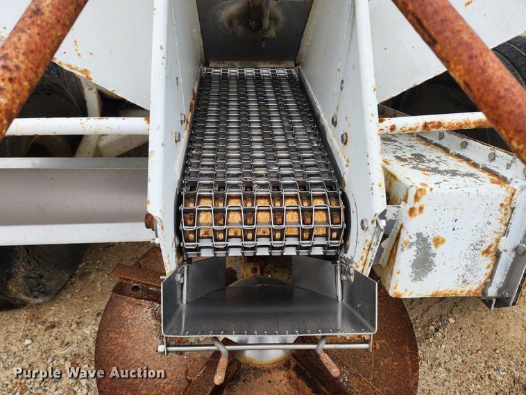 image for item JB9496 Dempster Clipper 200S  fertilizer spreader