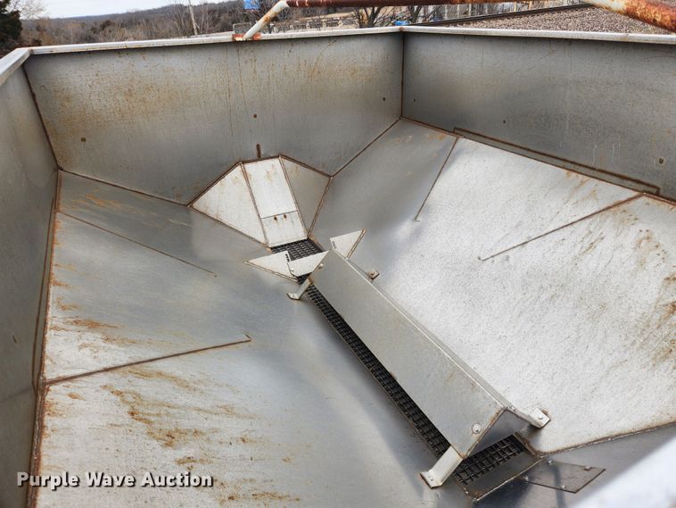 image for item JB9496 Dempster Clipper 200S  fertilizer spreader