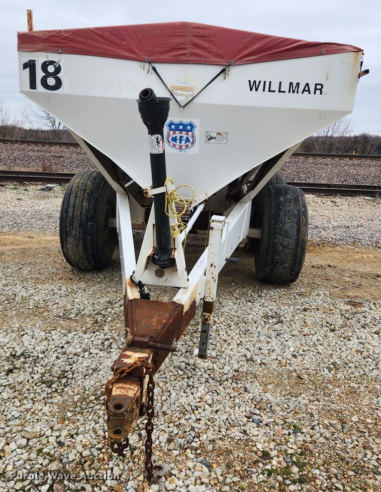image for item JB9498 Willmar Super 600  fertilizer spreader