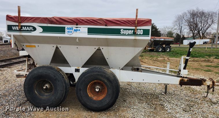 image for item JB9498 Willmar Super 600  fertilizer spreader