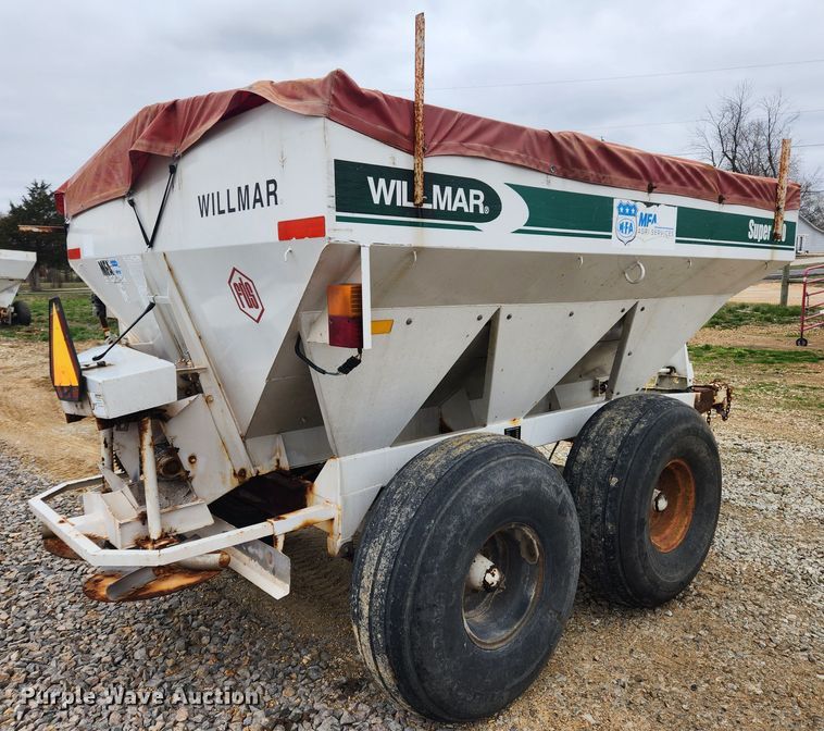 image for item JB9498 Willmar Super 600  fertilizer spreader