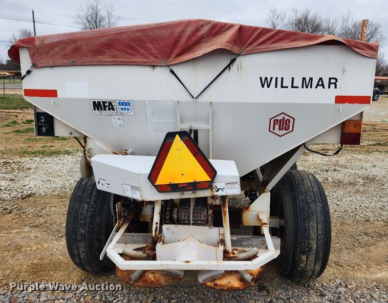 image for item JB9498 Willmar Super 600  fertilizer spreader